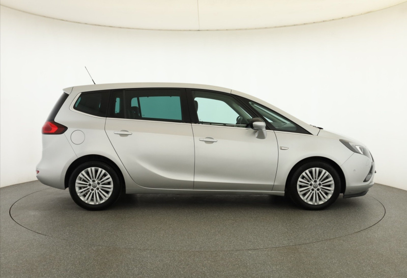 Opel Zafira, 2016