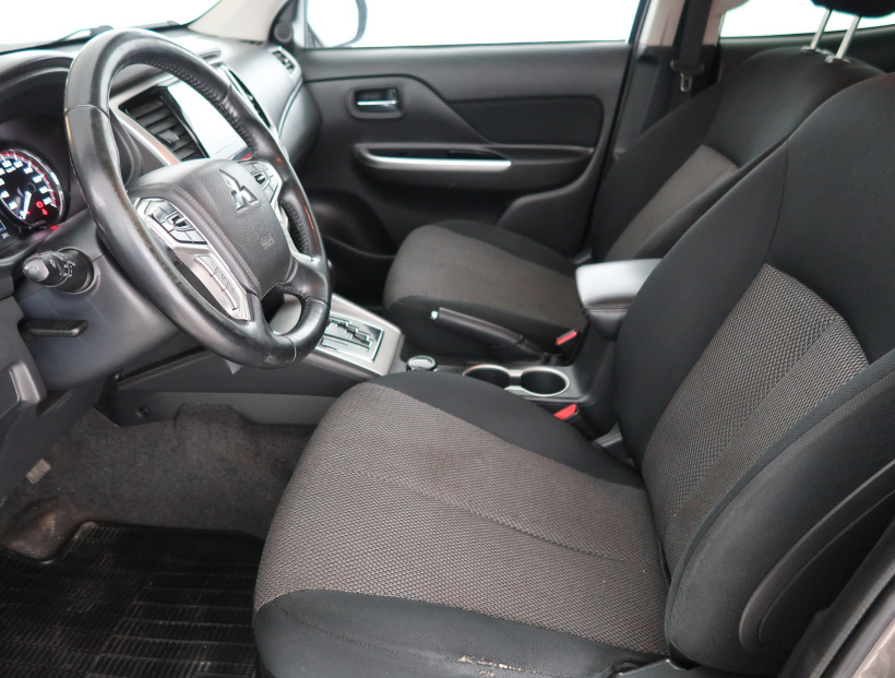 Mitsubishi L200, 2021