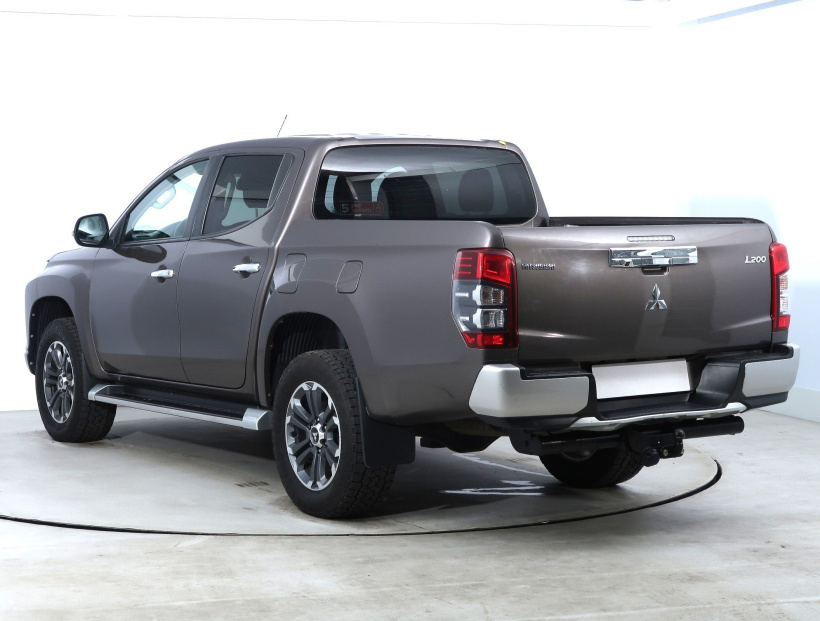 Mitsubishi L200, 2021