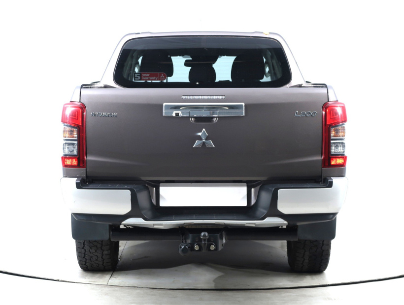 Mitsubishi L200, 2021