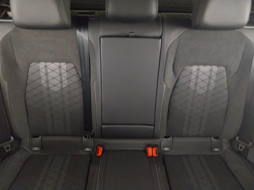 Volkswagen Golf, 2024