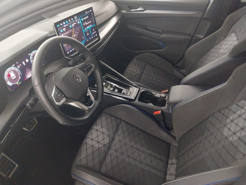 Volkswagen Golf, 2024