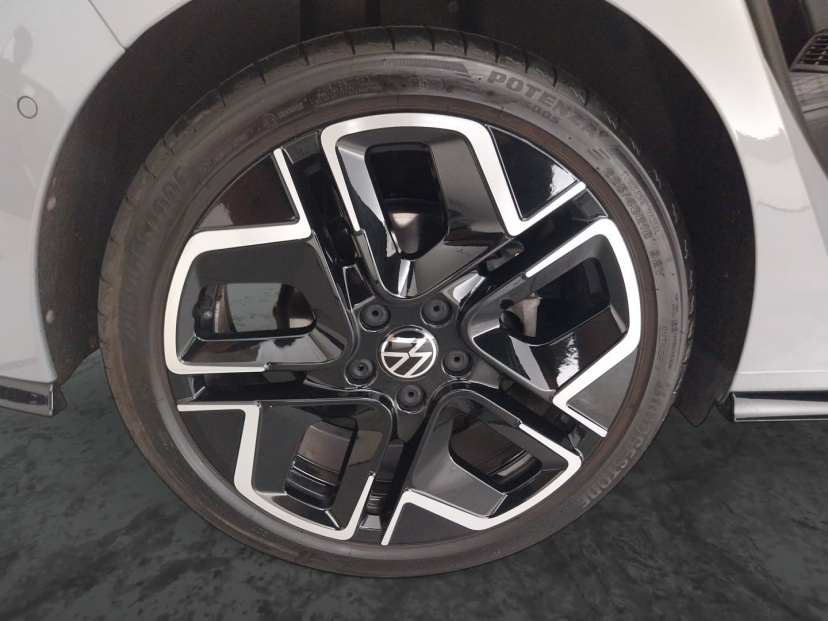 Volkswagen Golf, 2024