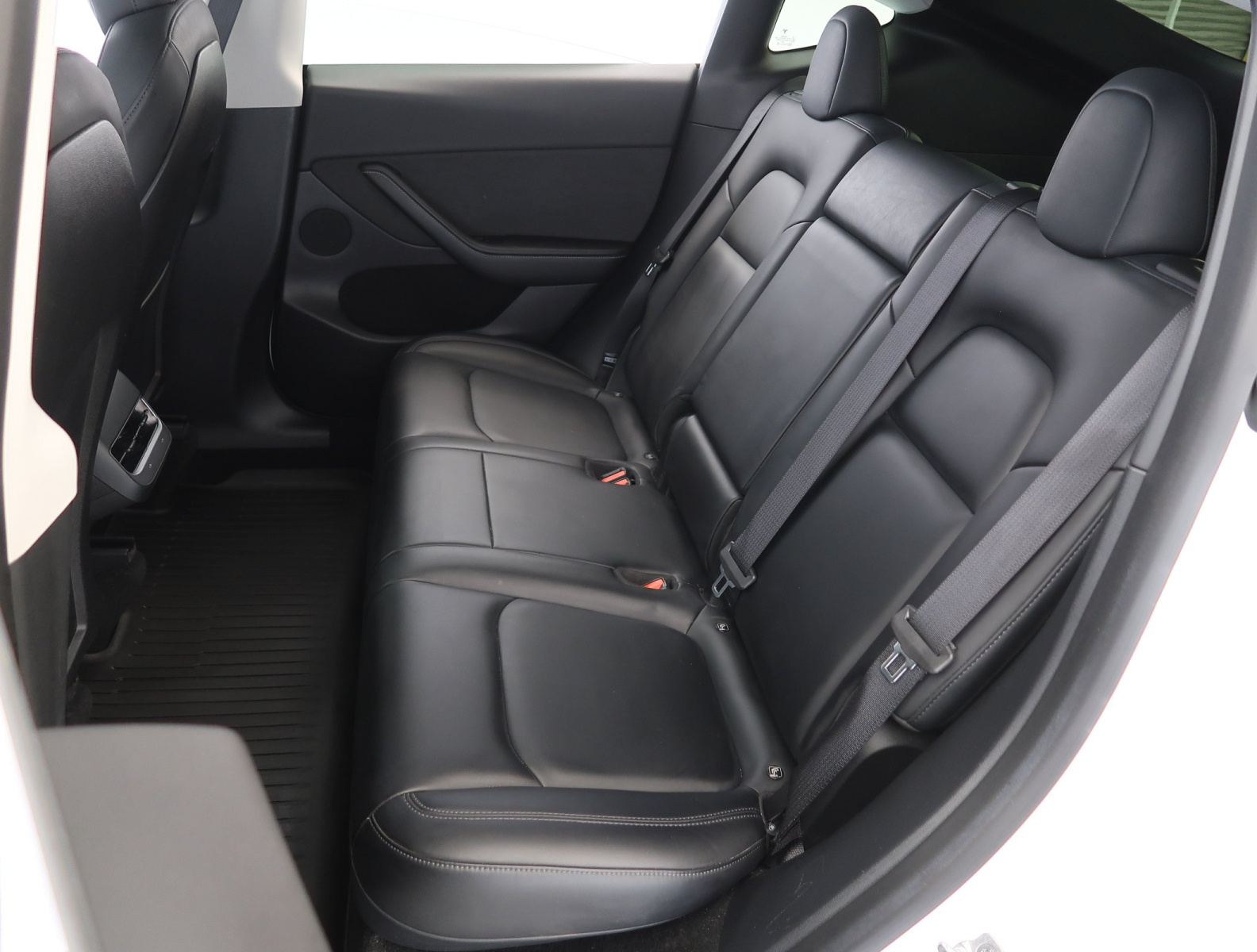 Tesla Model Y Long Range AWD – fotografie 15