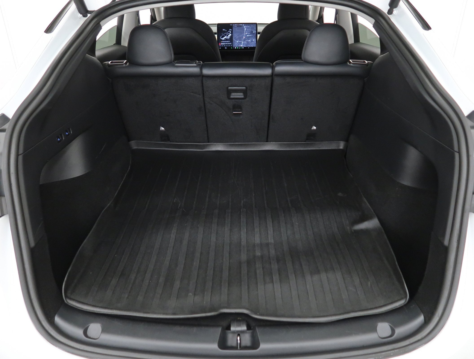 Tesla Model Y Long Range AWD – fotografie 19
