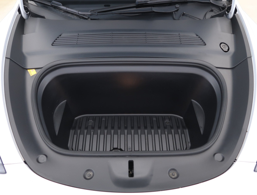Tesla Model Y, 2022