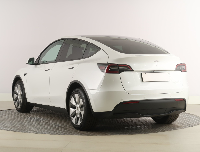 Tesla Model Y, 2022