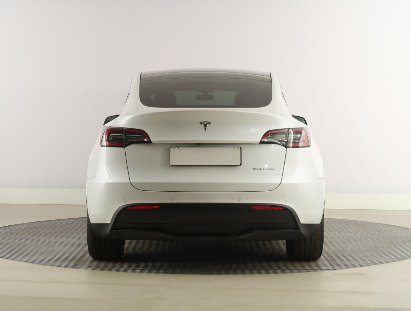 Tesla Model Y, 2022
