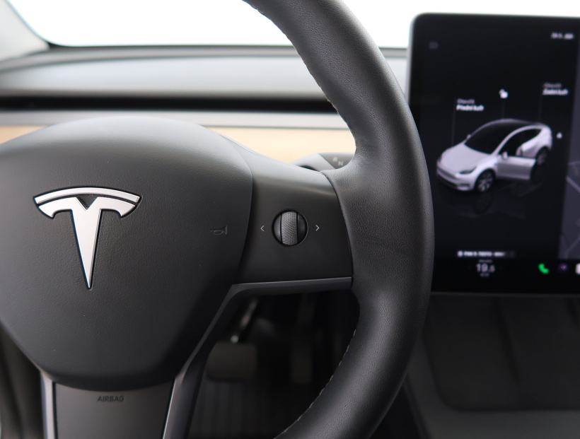 Tesla Model Y, 2022