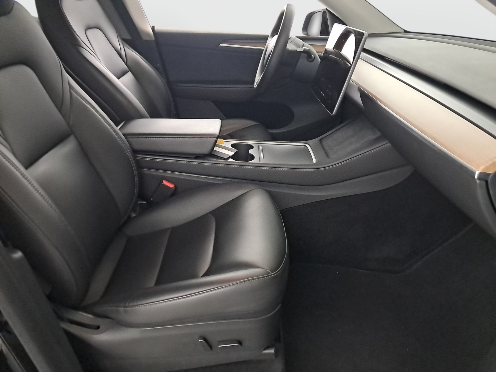 Tesla Model Y Long Range AWD – fotografie 12