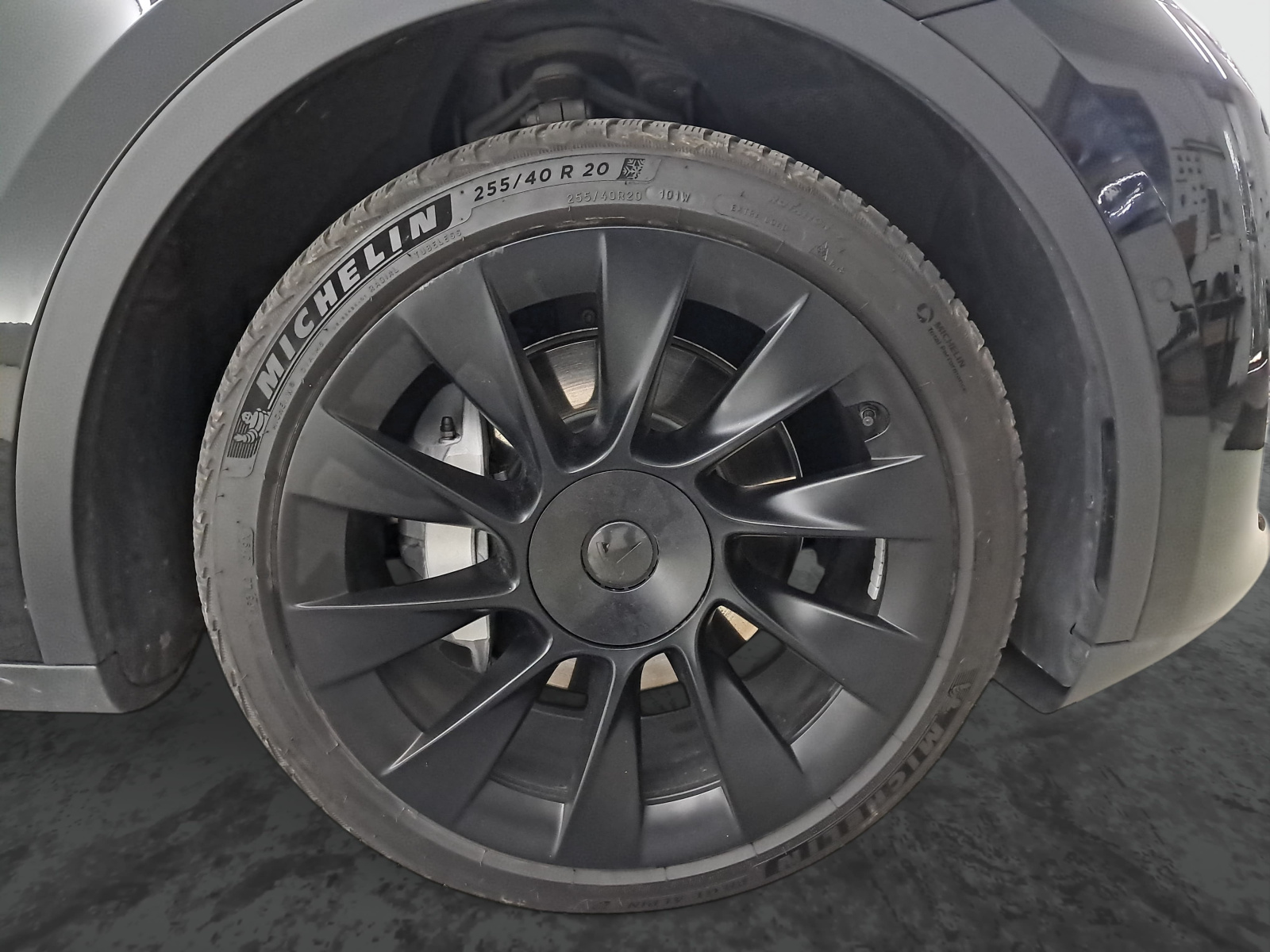 Tesla Model Y Long Range AWD – fotografie 20