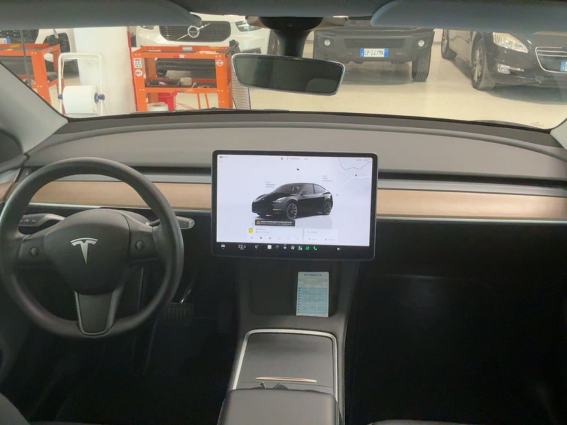 Tesla Model Y, 2022