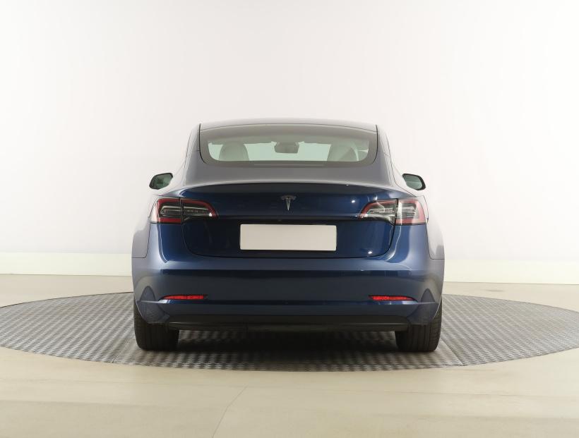 Tesla Model 3, 2021
