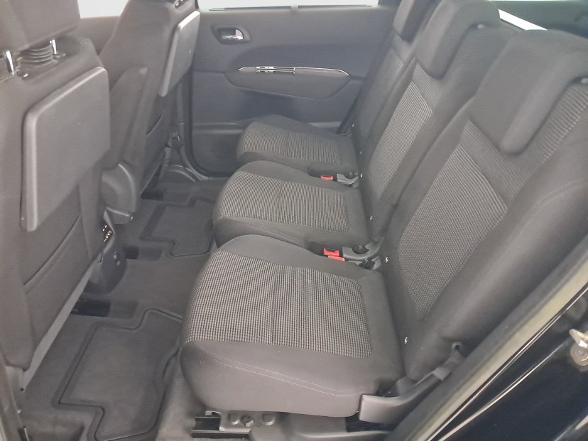 Peugeot 5008, 2011