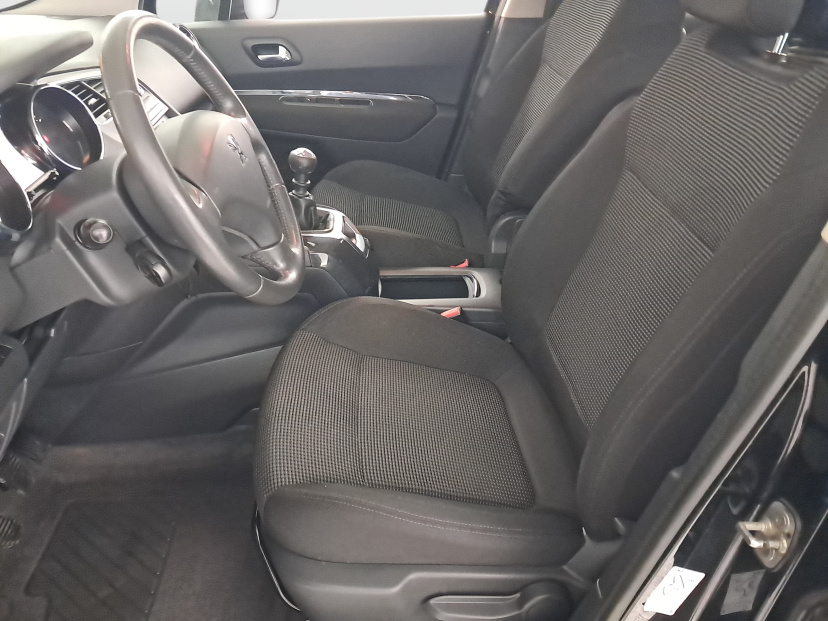 Peugeot 5008, 2011
