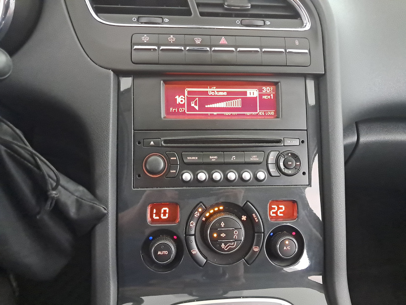 Peugeot 5008, 2011