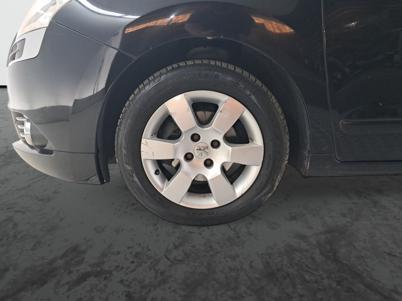 Peugeot 5008, 2011