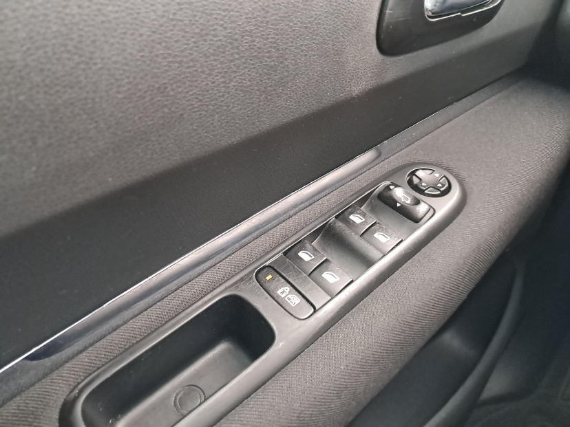 Peugeot 5008, 2011