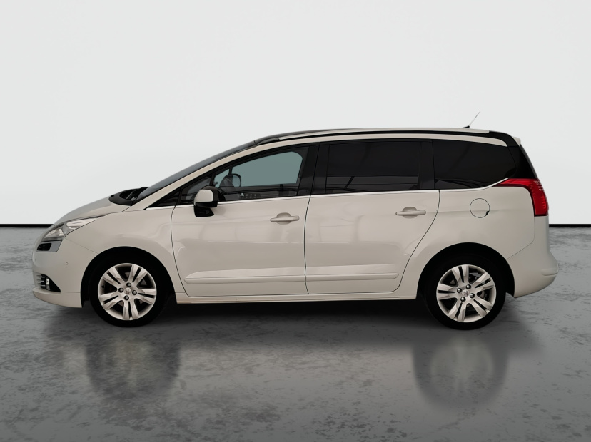 Peugeot 5008, 2011