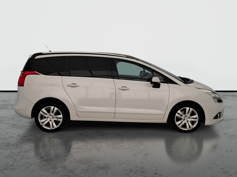 Peugeot 5008, 2011