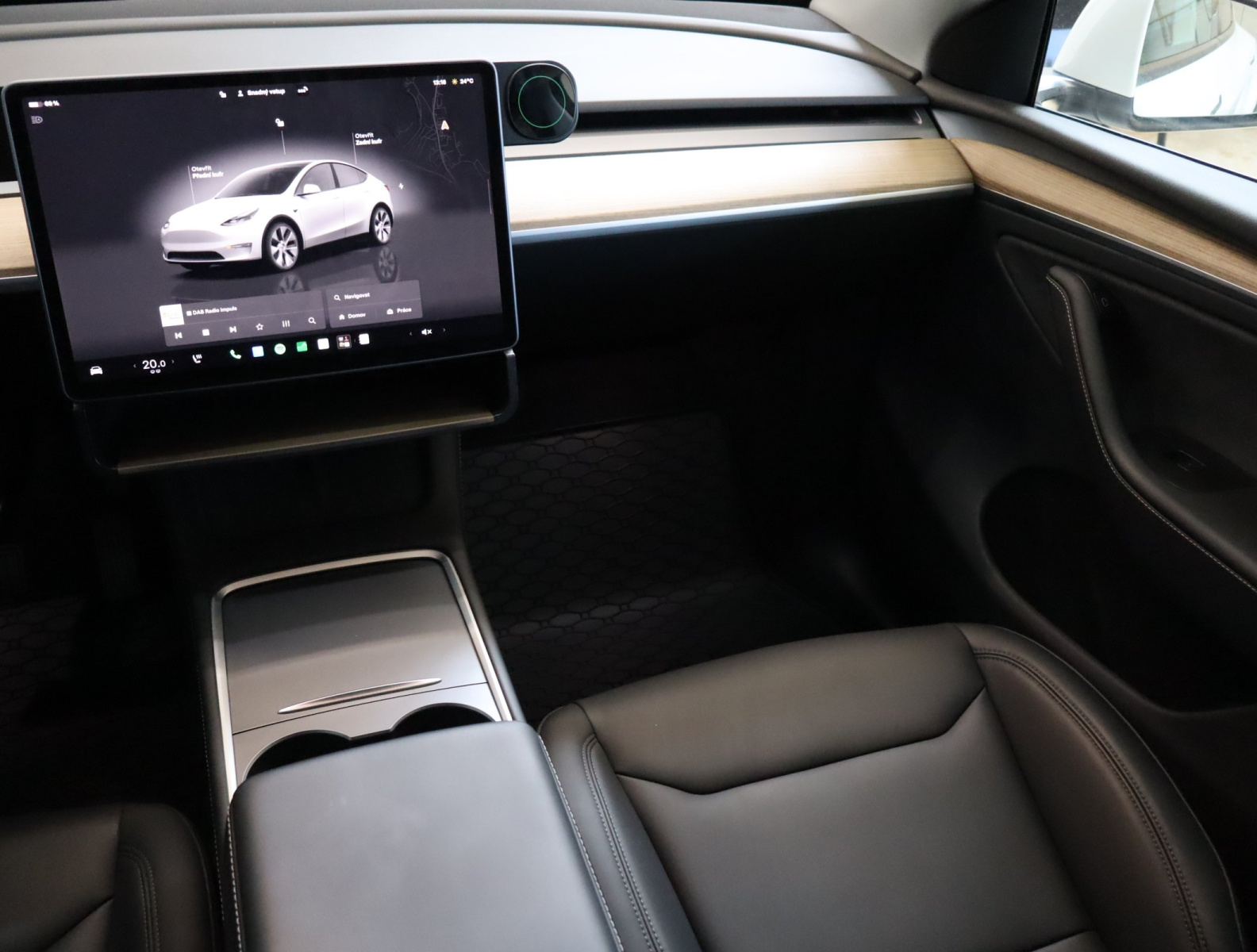 Tesla Model Y Long Range AWD – fotografie 11