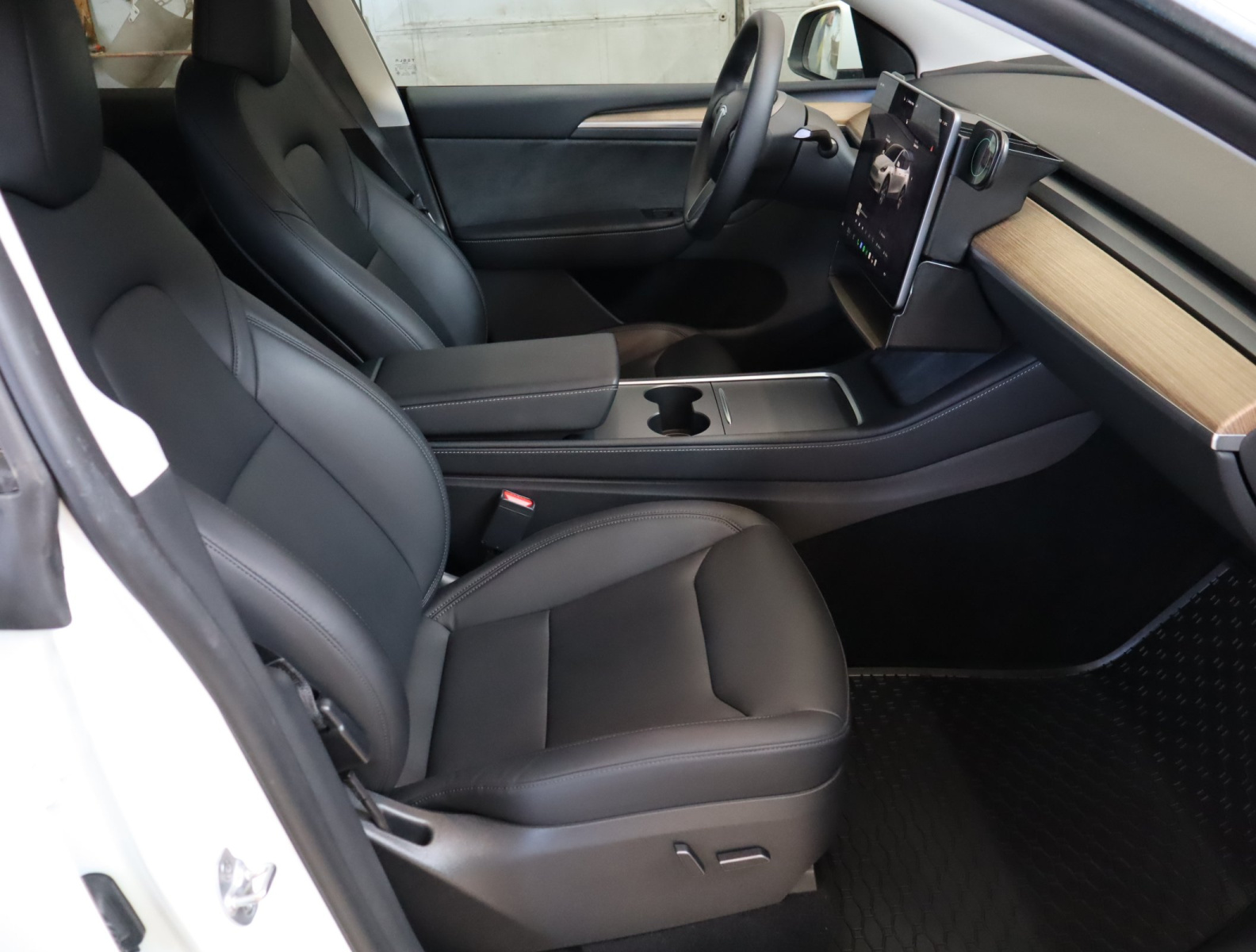 Tesla Model Y Long Range AWD – fotografie 12