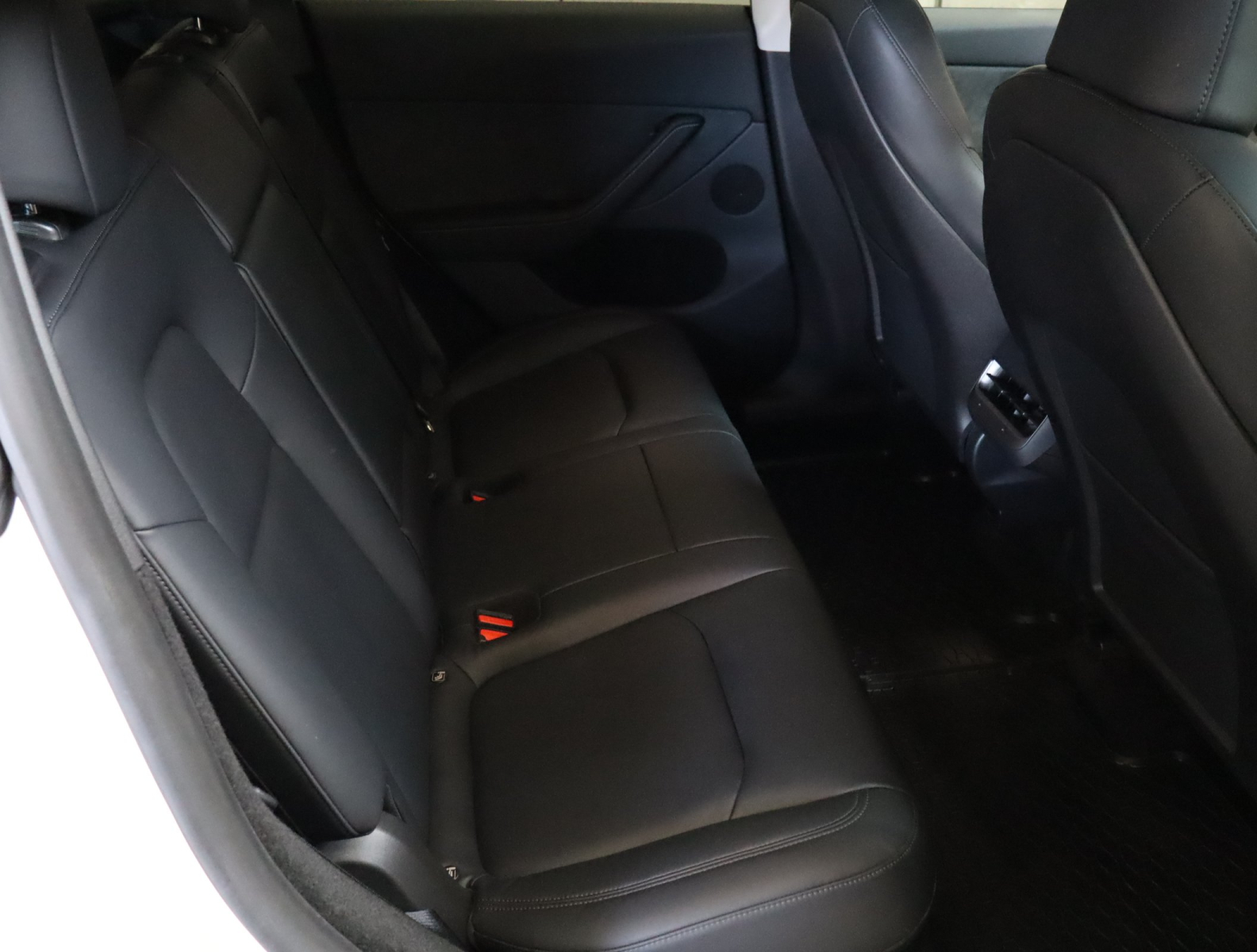 Tesla Model Y - 2024