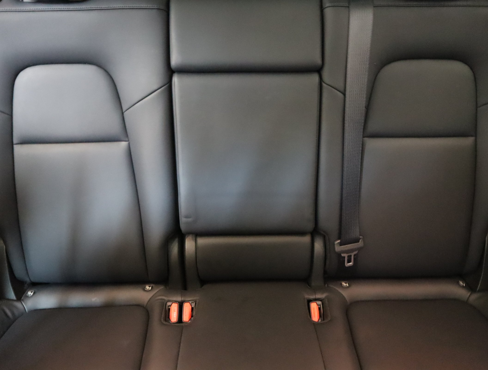 Tesla Model Y Long Range AWD – fotografie 14
