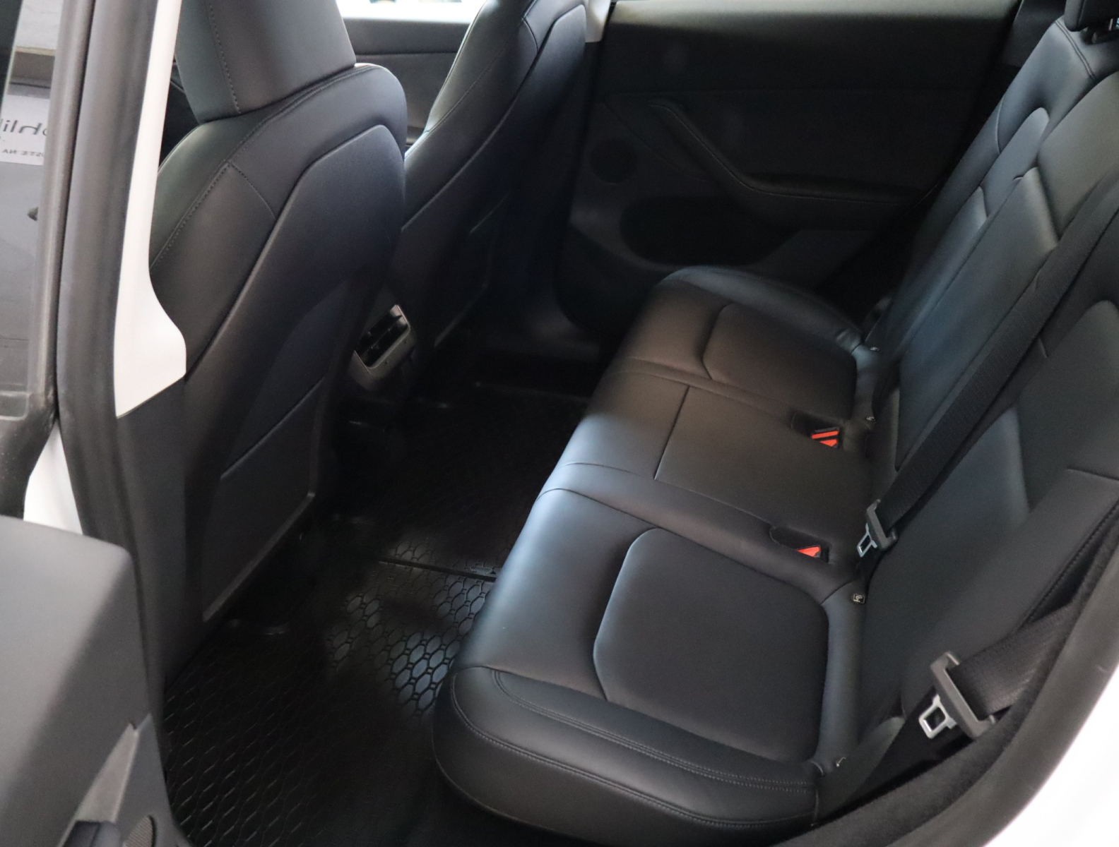 Tesla Model Y - 2024