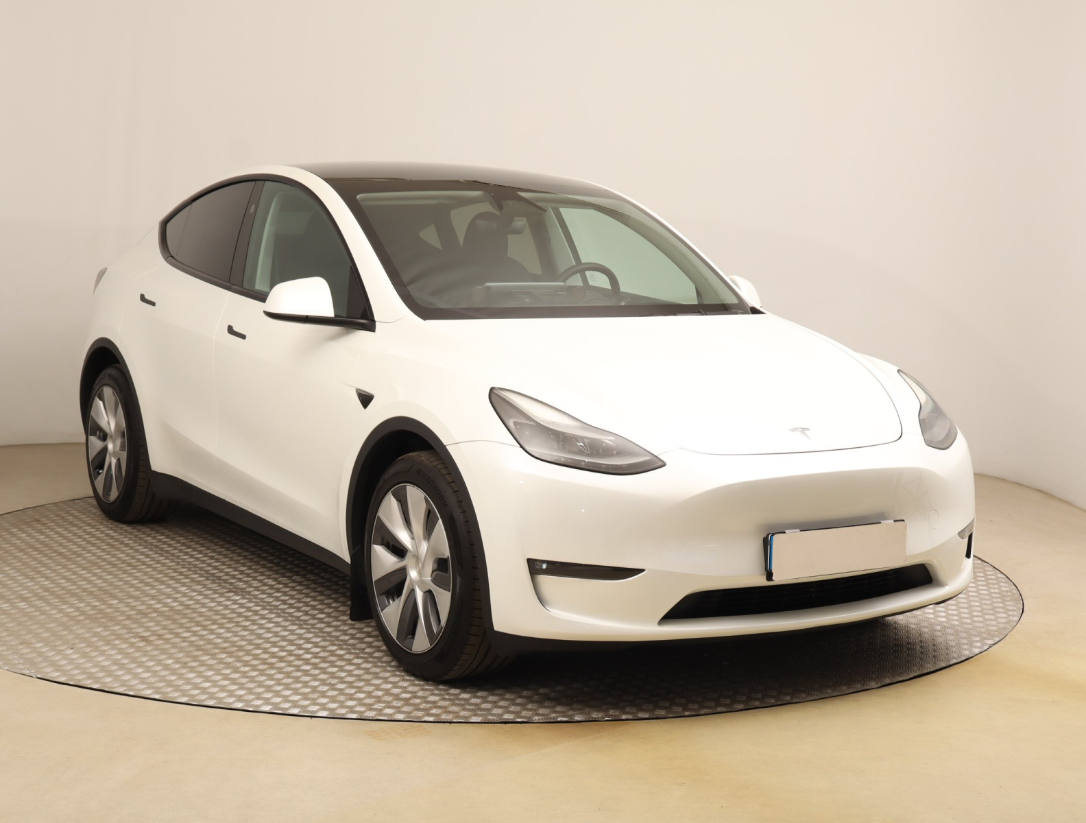 Tesla Model Y Long Range AWD – fotografie 1