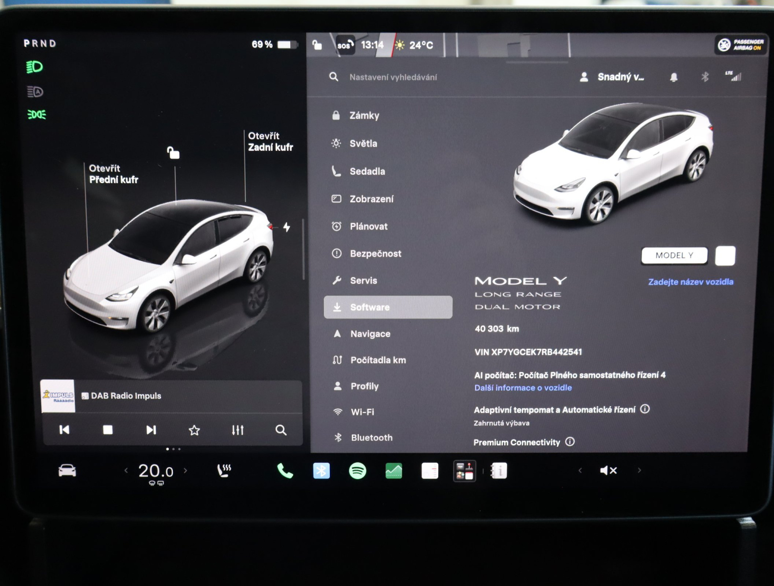 Tesla Model Y Long Range AWD – fotografie 17