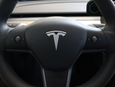 Tesla Model Y - 2024