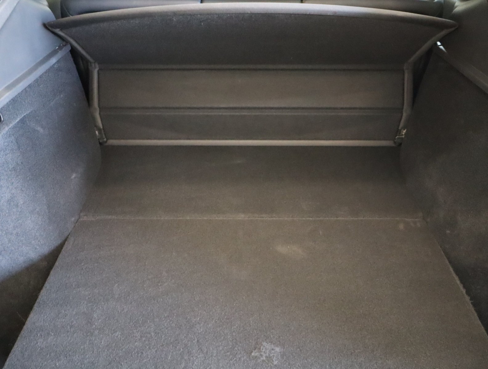 Tesla Model Y - 2024