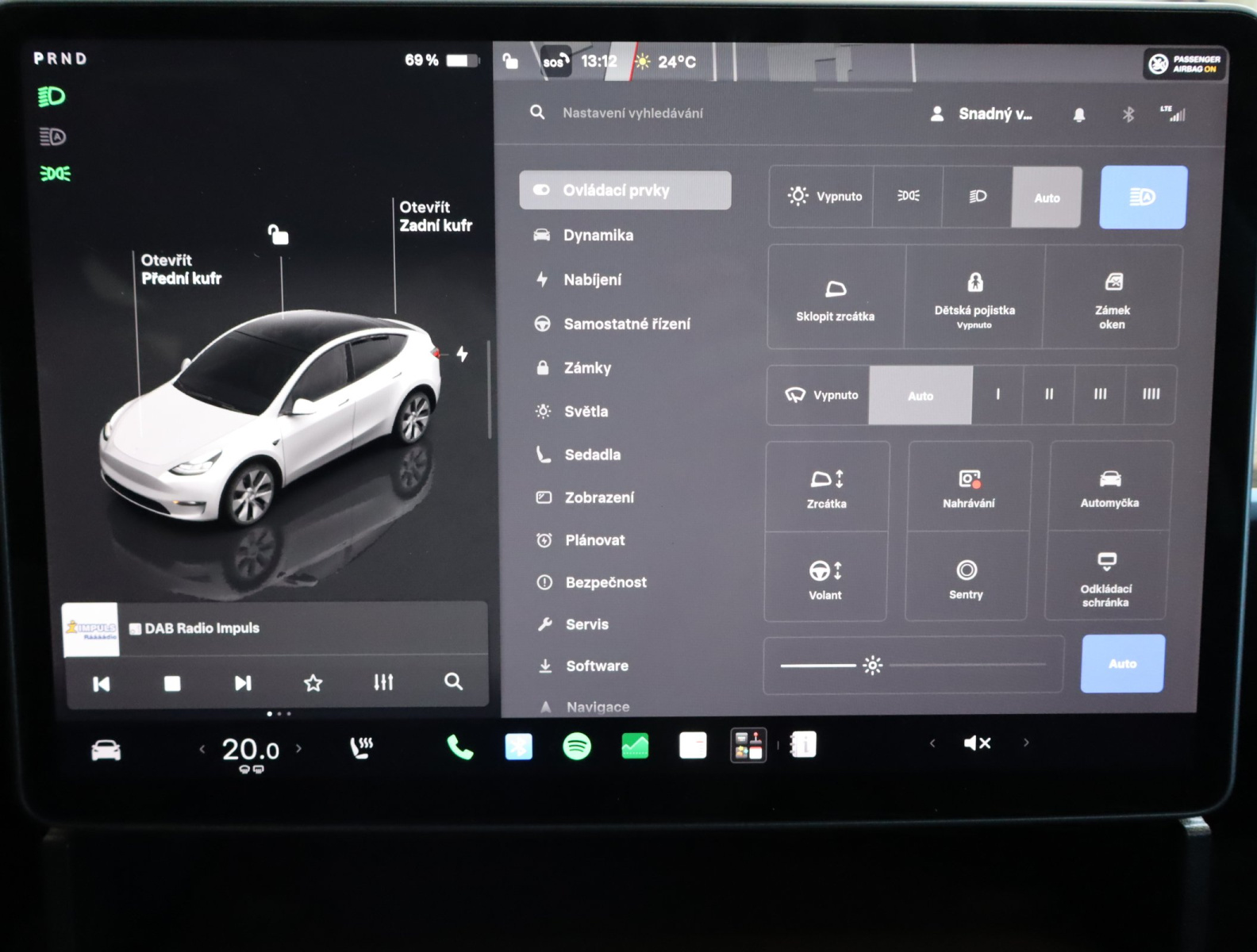 Tesla Model Y Long Range AWD – fotografie 23