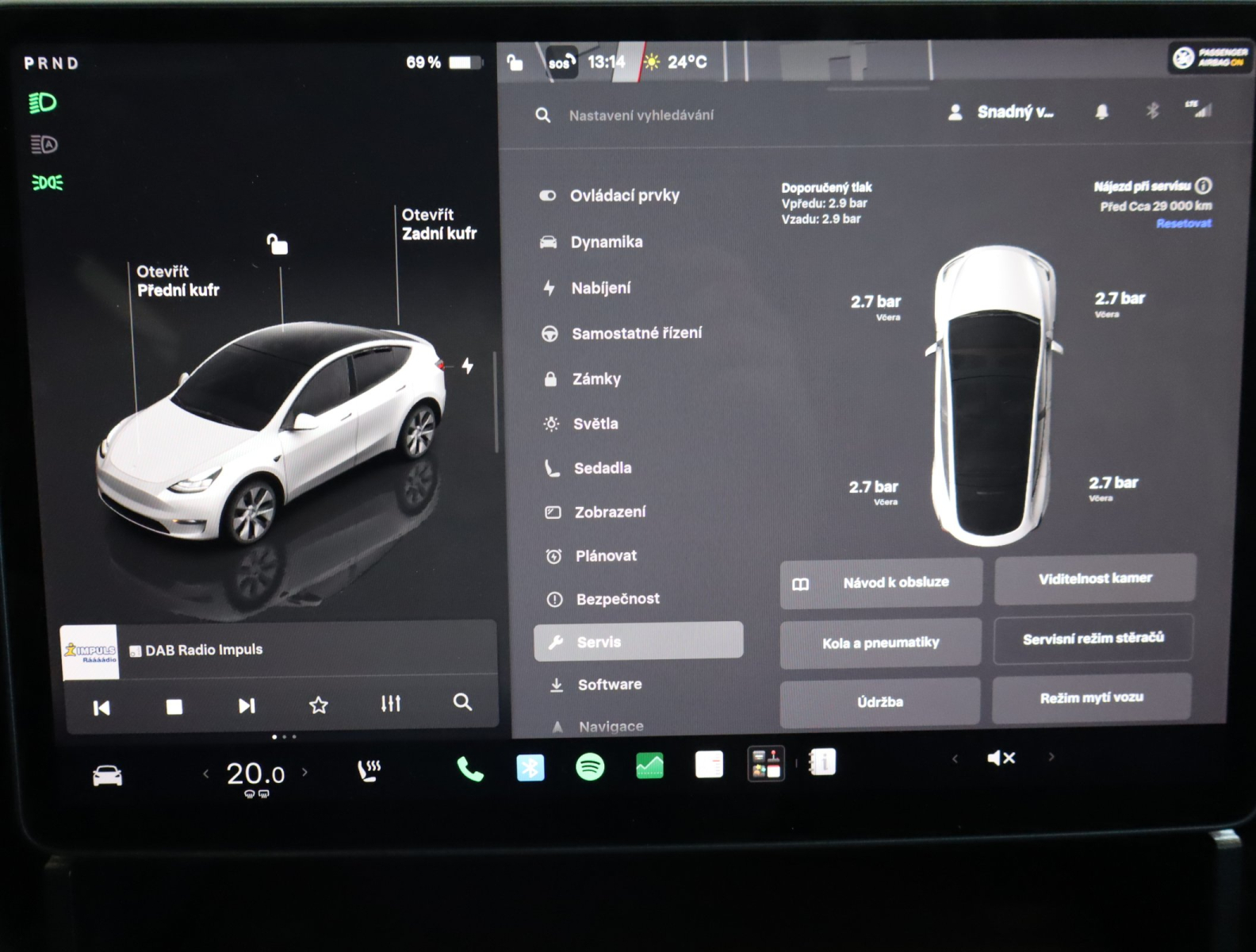 Tesla Model Y - 2024