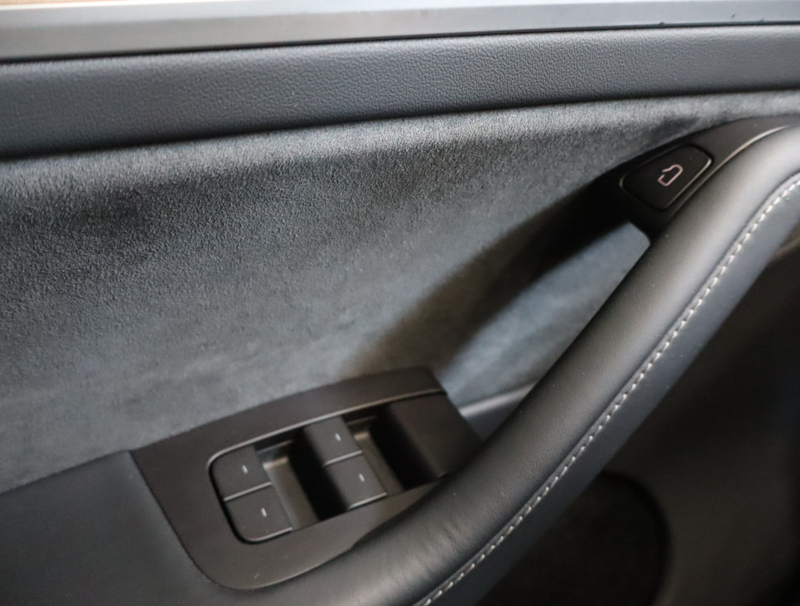 Tesla Model Y Long Range AWD – fotografie 30