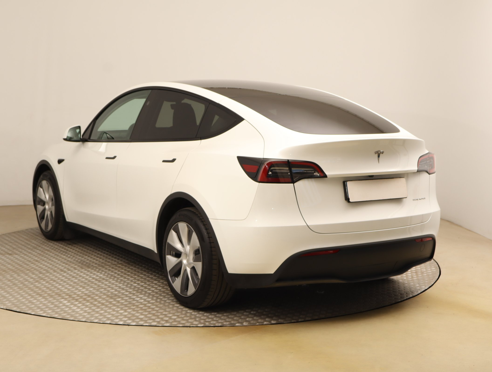 Tesla Model Y - 2024