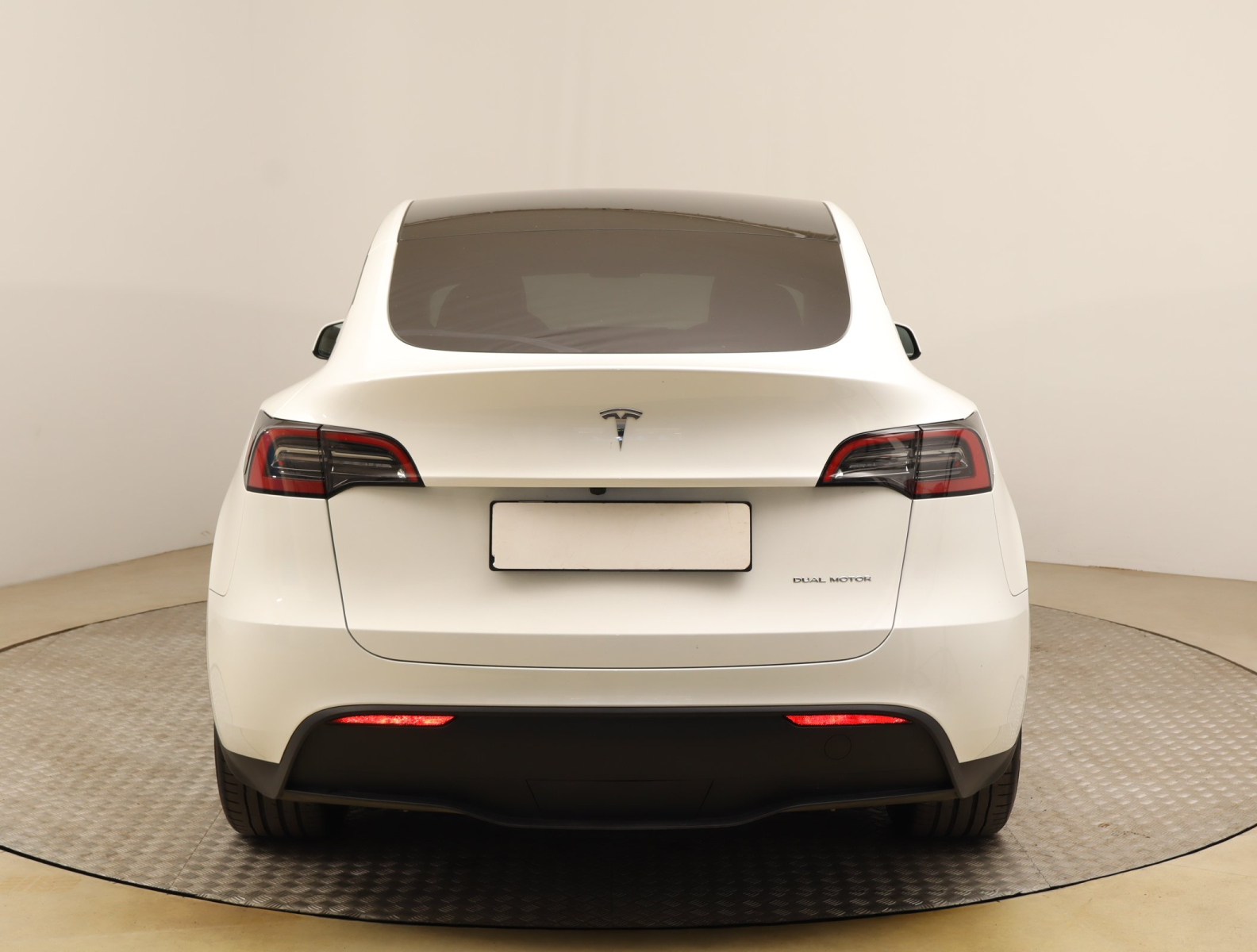 Tesla Model Y - 2024