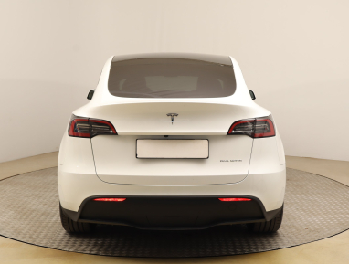 Tesla Model Y - 2024