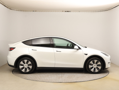 Tesla Model Y - 2024