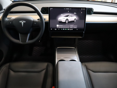 Tesla Model Y - 2024