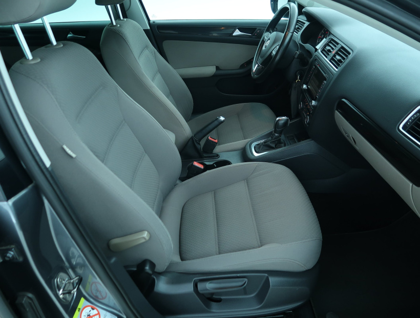 Volkswagen Jetta, 2011
