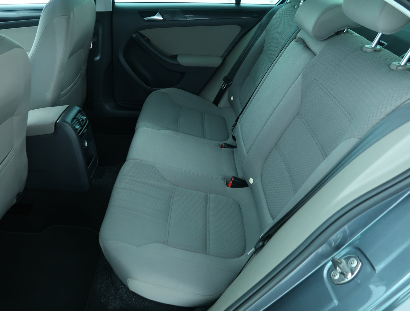 Volkswagen Jetta, 2011