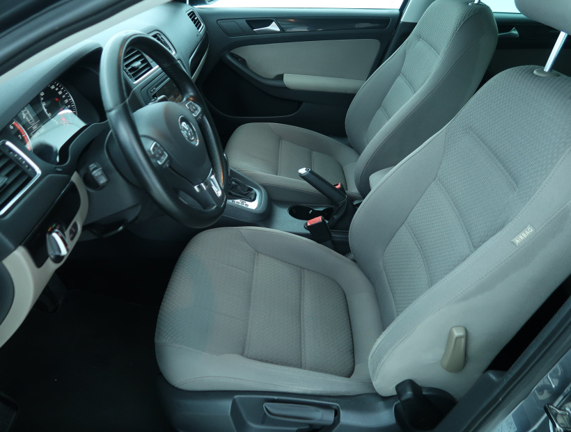 Volkswagen Jetta, 2011