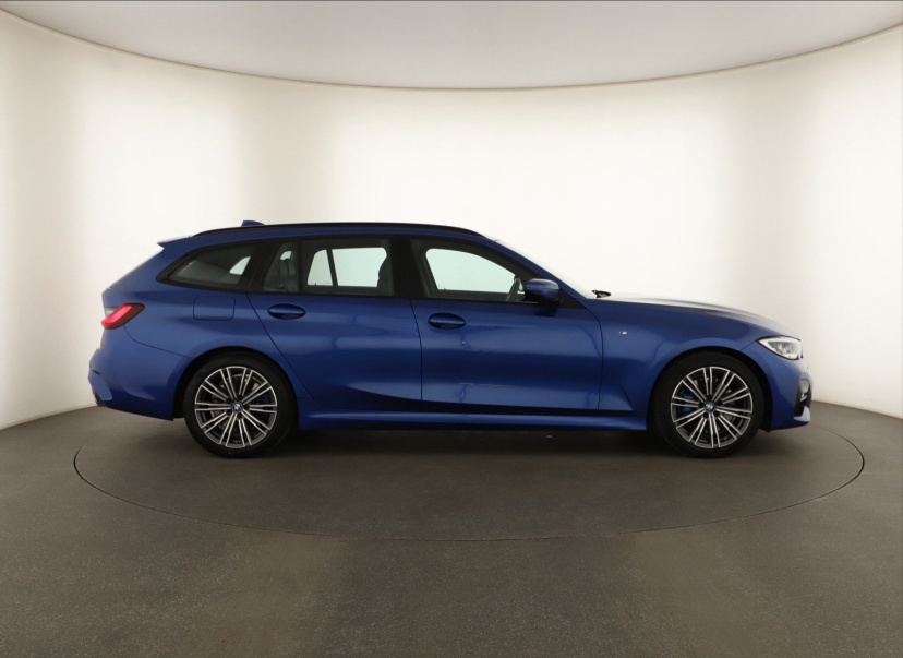 BMW 3, 2021