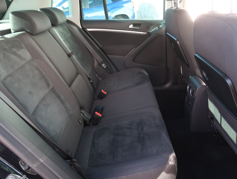 Volkswagen Tiguan, 2011