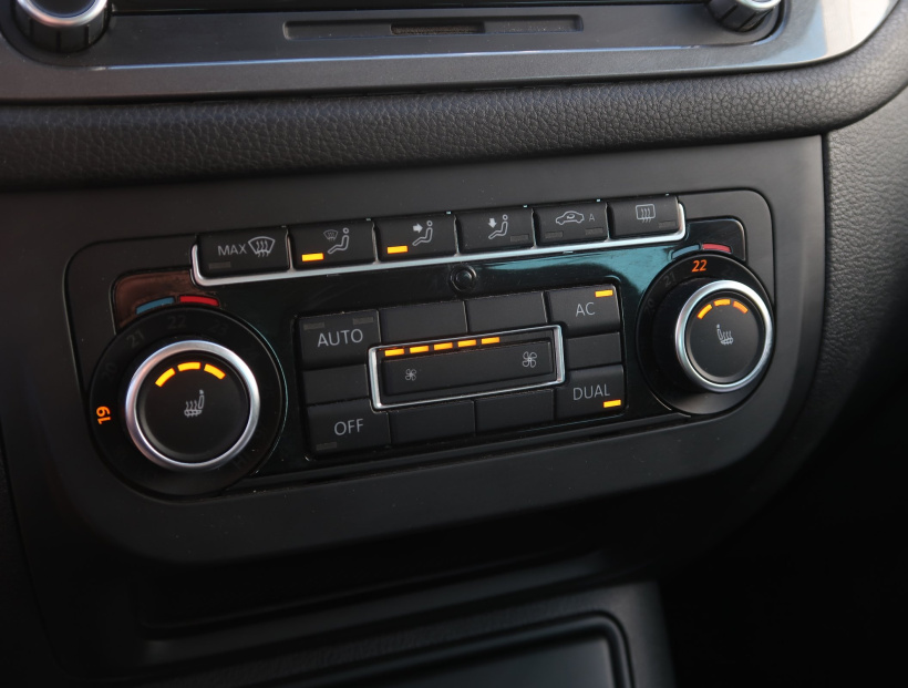 Volkswagen Tiguan, 2011