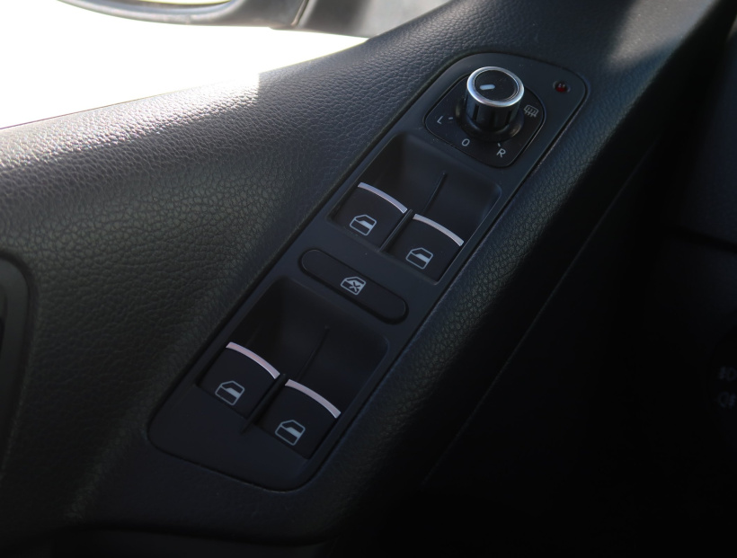 Volkswagen Tiguan, 2011