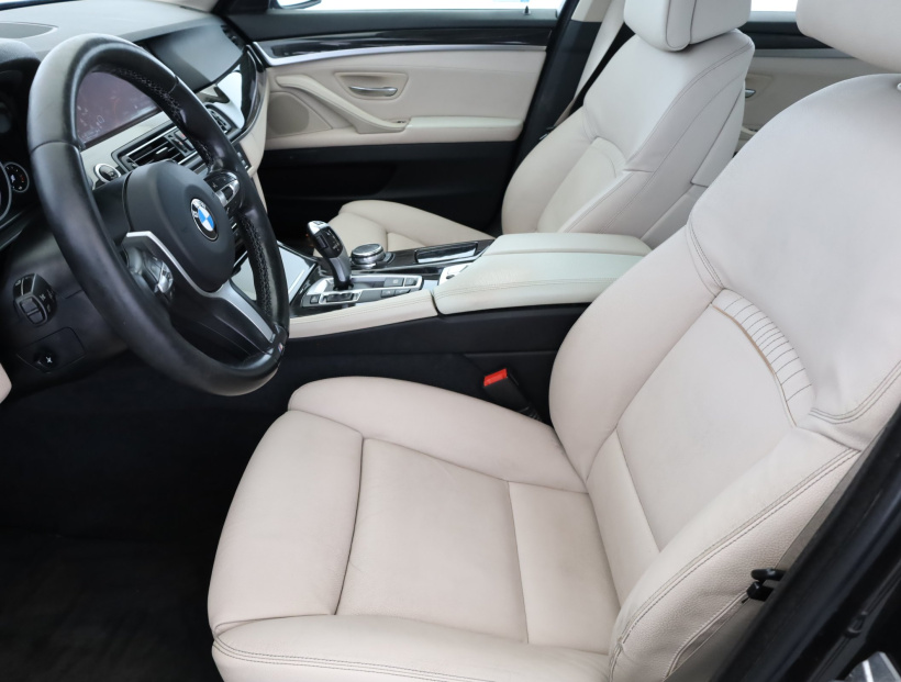 BMW 5, 2016