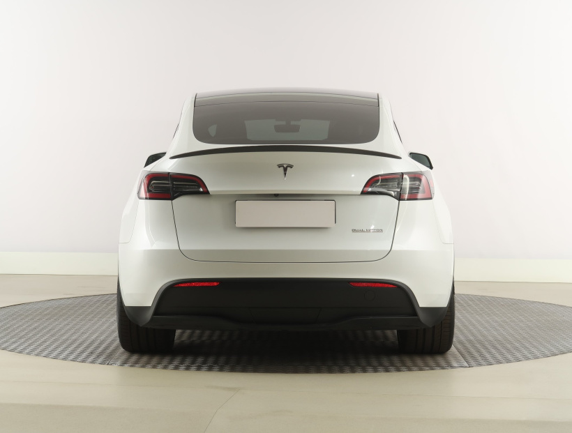 Tesla Model Y, 2023